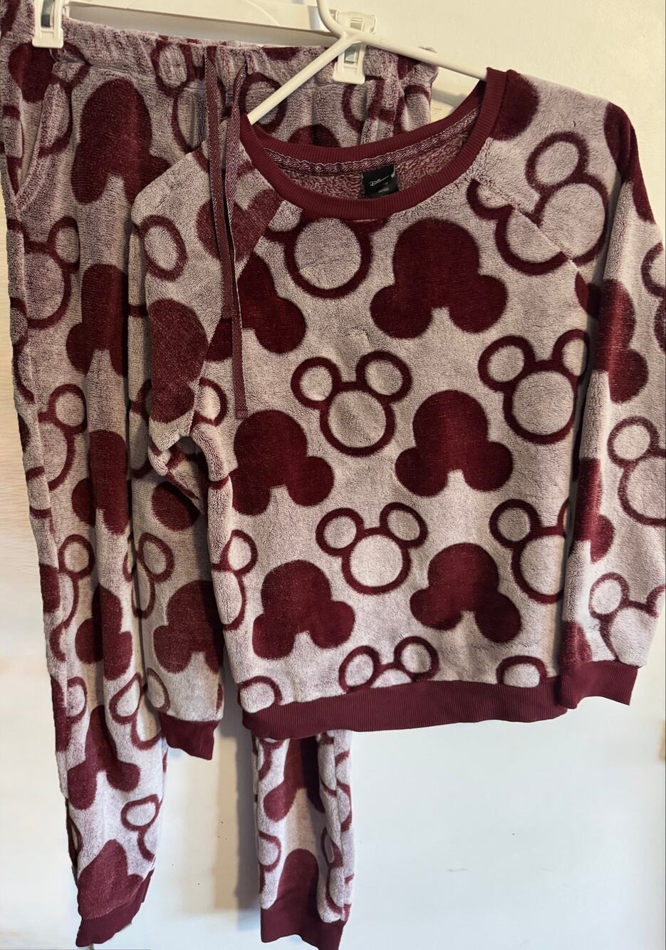 Disney Mickey Mouse Plush Fleece Pajama Set Women’s Medium Burgundy 2 Piece